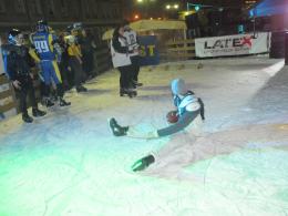 Sportowe zakończenie sezonu na lodowisku pod ratuszem