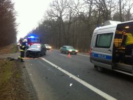 Wypadek podczas zawracania, dwie osoby ranne