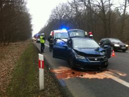 Wypadek podczas zawracania, dwie osoby ranne