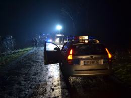 24-latek roztrzaskał BMW na drzewie