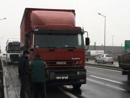 Radiowóz jadący na sygnale zderzył się z ciężarówką