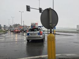 Radiowóz jadący na sygnale zderzył się z ciężarówką