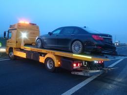 W limuzynie prezydenta Andrzeja Dudy podczas jazdy autostradą pękła opona