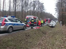 Kolizja między Dąbrową a Prądami. Laweta w rowie.