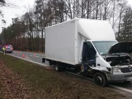Kolizja między Dąbrową a Prądami. Laweta w rowie.
