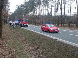 Kolizja między Dąbrową a Prądami. Laweta w rowie.