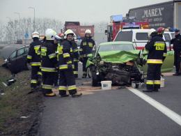 Groźny wypadek na "grzybku" we Wrzoskach