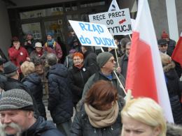 Kolejna manifestacja KOD w Opolu. Pojawili się też przeciwnicy.