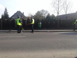 Wyprzedzał samochód, uderzył w ogrodzenie