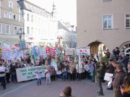 Mieszkańcy podopolskich gmin tłumnie protestowali przeciwko powiększeniu miasta