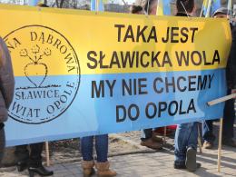 Mieszkańcy podopolskich gmin tłumnie protestowali przeciwko powiększeniu miasta