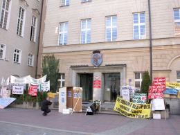 Mieszkańcy podopolskich gmin tłumnie protestowali przeciwko powiększeniu miasta