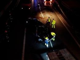 Na autostradzie przewrócił się bus, wiozący 8 osób