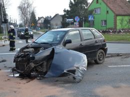 Groźne zderzenie na skrzyżowaniu w Dąbrowie