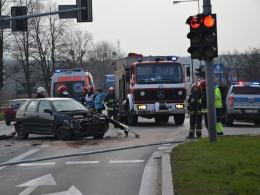 Groźne zderzenie na skrzyżowaniu w Dąbrowie