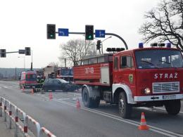 Groźne zderzenie na skrzyżowaniu w Dąbrowie