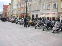 Motocykliści spotkali się na tradycyjnym "jajeczku" na opolskim rynku