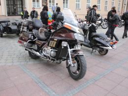 Motocykliści spotkali się na tradycyjnym "jajeczku" na opolskim rynku