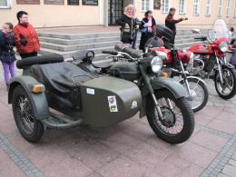 Motocykliści spotkali się na tradycyjnym "jajeczku" na opolskim rynku
