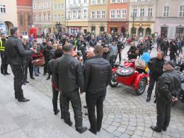 Motocykliści spotkali się na tradycyjnym "jajeczku" na opolskim rynku