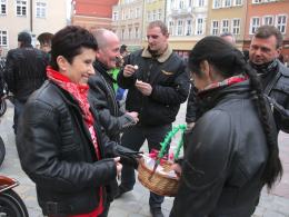 Motocykliści spotkali się na tradycyjnym "jajeczku" na opolskim rynku