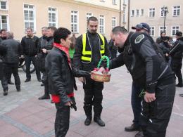 Motocykliści spotkali się na tradycyjnym "jajeczku" na opolskim rynku