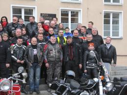 Motocykliści spotkali się na tradycyjnym "jajeczku" na opolskim rynku