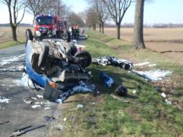 Samochód zderzył się z motocyklem. Nie żyją dwie osoby.