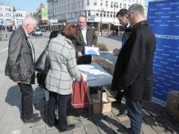 .Nowoczesna rozdaje w Opolu konstytucję