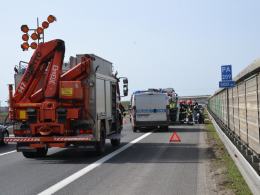Wypadek na A4. Motocykl zderzył się z osobówką.