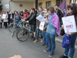Partia Razem przeciwko zaostrzaniu przepisów aborcyjnych. "Budujecie piekło kobiet!"