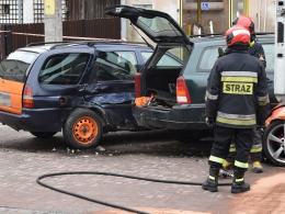 Kierowca hondy staranował auta na parkingu