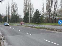 Na ul. Batalionów Chłopskich zamontowano linowe bariery ochronne
