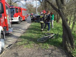 Kolizja na ul. Wrocławskiej z udziałem dwóch samochodów i rowerzysty