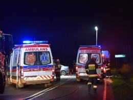 Czołowe zderzenie opla i BMW. 23-latek zginął na miejscu.