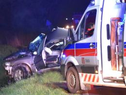 Czołowe zderzenie opla i BMW. 23-latek zginął na miejscu.