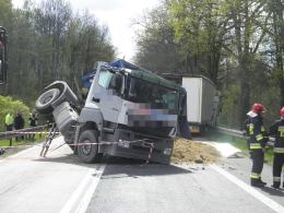 Dwie ciężarówki zderzyły się pod Niemodlinem