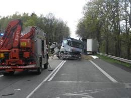 Dwie ciężarówki zderzyły się pod Niemodlinem