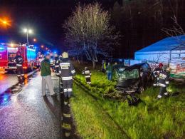 Kolizja w Walidrogach, samochód zatrzymał się w rowie