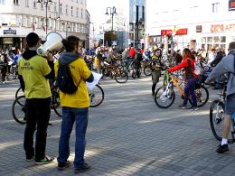 Masa Krytyczna przejechała przez Opole. Cykliści walczą ze smogiem.