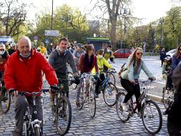 Masa Krytyczna przejechała przez Opole. Cykliści walczą ze smogiem.
