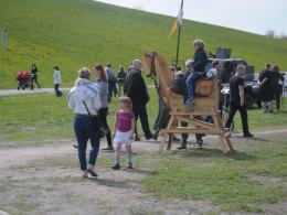 Na osiedlu Armii Krajowej trwa piknik kawaleryjski