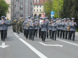 3-majowe obchody z gwizdami przeciwników powiększenia Opola