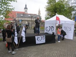 Komitet Obrony Demokracji zachęcał opolan do wspólnego czytania konstytucji