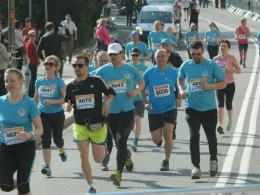 Ponad 1300 osób biegnie w 6. Maratonie Opolskim
