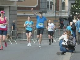 Ponad 1300 osób biegnie w 6. Maratonie Opolskim