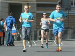 Ponad 1300 osób biegnie w 6. Maratonie Opolskim