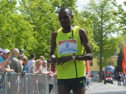 Drugi był Edwin Cheruiyot Melly, również z Kenii.