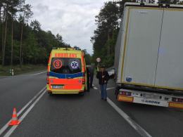 Ciężarówka zepchnęła forda do rowu