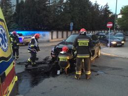 Zderzenie samochodów na skrzyżowaniu w centrum miasta
